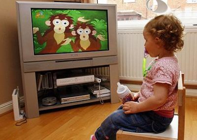 La Televisión y Los Niños Pequeños